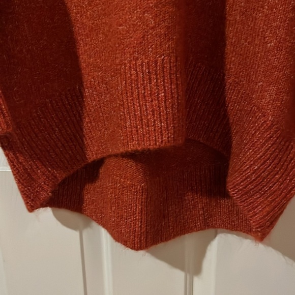 Old Navy Women’s sweater size small burnt orange - Picture 5 of 6